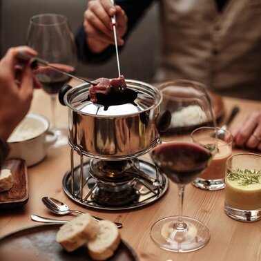 meat fondue chinoise | © Falkensteiner Hotel Schladming / Fotograf Dragan Dokmanovic