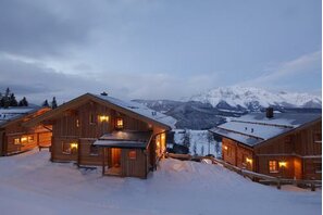 Aussenansicht Alpine-Lodge