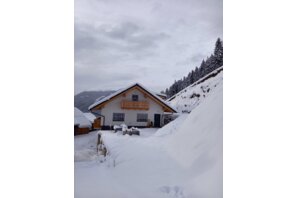 Anblick hintere Seite Winter-Balkon Apartment