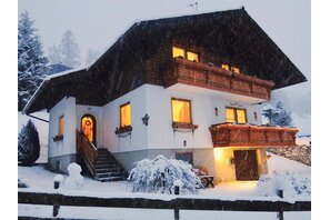 Haus Bergland im Winter - Ansicht vorne