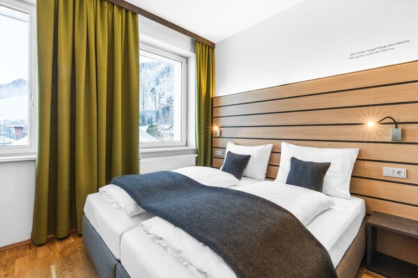 doppelbett-familienzimmer-jufa-hotel-schladming-la