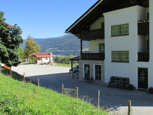 Haupthaus mit Hütte