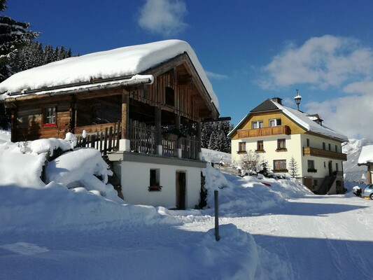 Rodlerhof mit Rodleralm im Winter